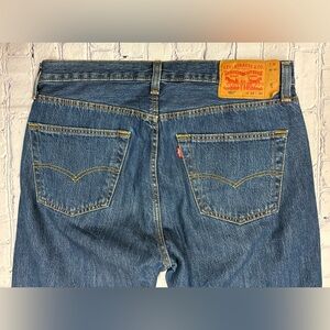 LEVIS men’s size 33x30 501 classic button fly jeans